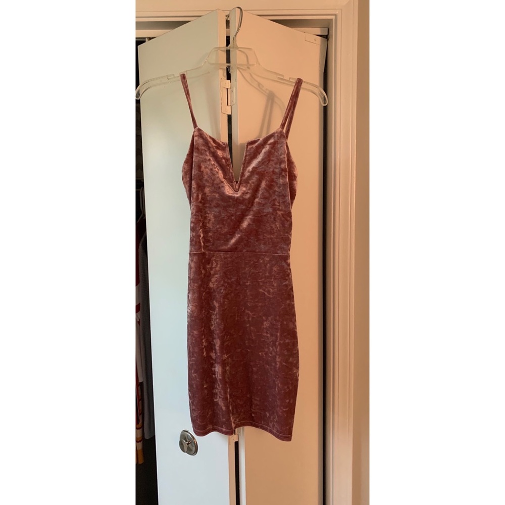 Dusty pink crushed velvet bodycon dress